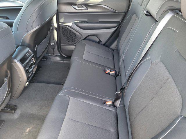2025 Jeep Grand Cherokee Laredo X 4x4