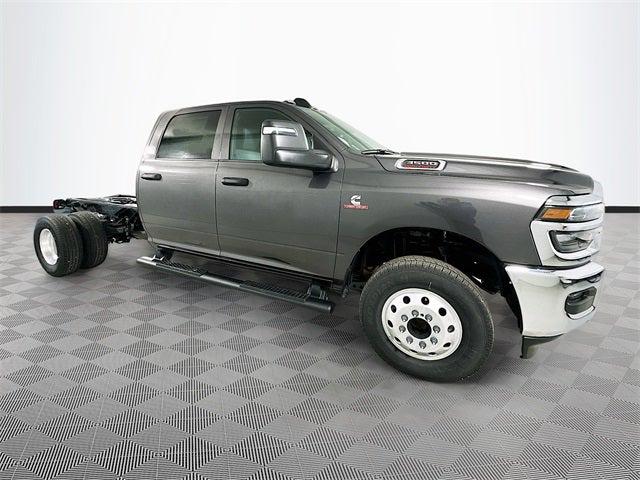 2026 RAM Ram 3500 Chassis Cab RAM 3500 TRADESMAN CREW CAB CHASSIS 4X4 60 CA