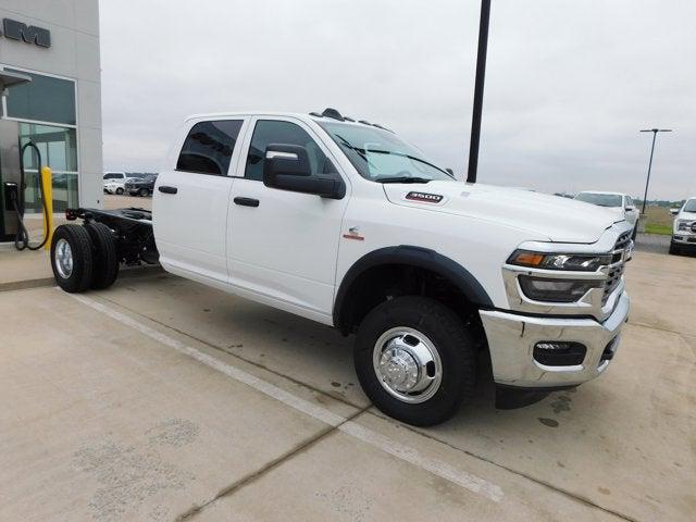 2026 RAM Ram 3500 Chassis Cab RAM 3500 TRADESMAN CREW CAB CHASSIS 4X4 60 CA 2026 RAM Ram 3500 Chassis Cab RAM 3500 TRADESMAN CREW CAB CHASSIS 4X4 60 CA