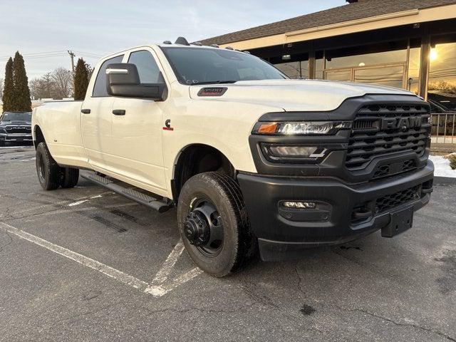 2026 RAM Ram 3500 RAM 3500 TRADESMAN CREW CAB 4X4 8 BOX