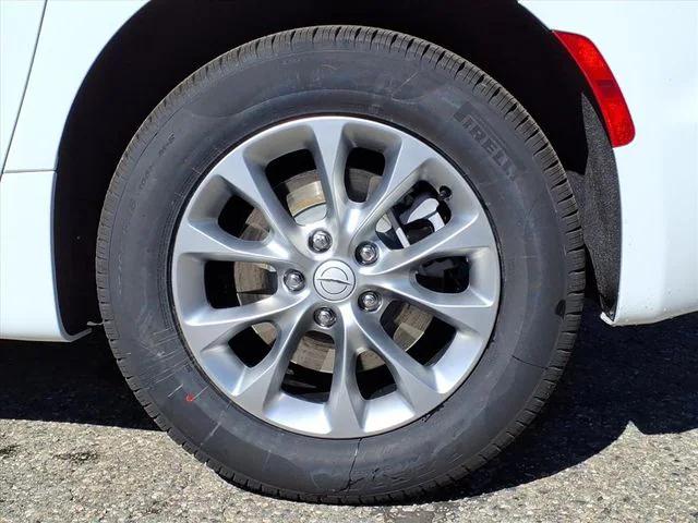 2026 Chrysler Pacifica Select AWD