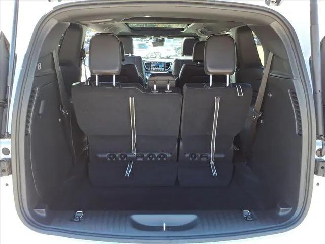 2026 Chrysler Pacifica Select AWD
