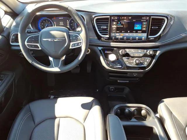 2026 Chrysler Pacifica Select AWD