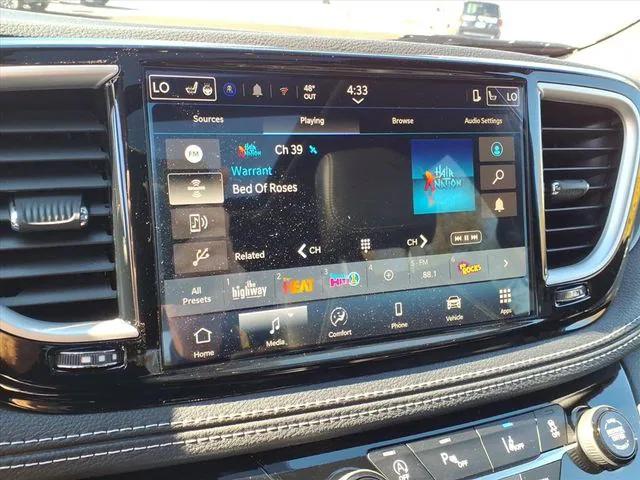 2026 Chrysler Pacifica Select AWD