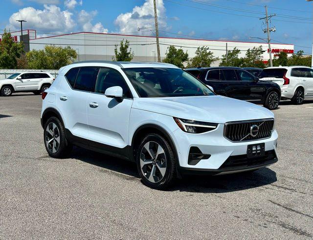 2025 Volvo XC40 B5 Plus Bright Theme 2025 Volvo XC40 B5 Plus Bright Theme