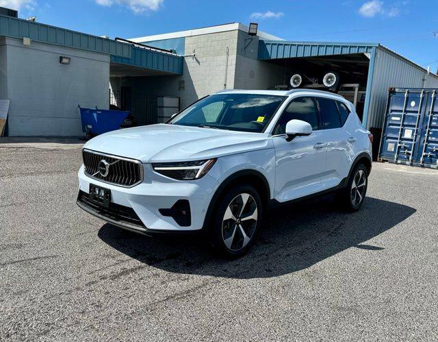 2025 Volvo XC40 B5 Plus Bright Theme 2025 Volvo XC40 B5 Plus Bright Theme