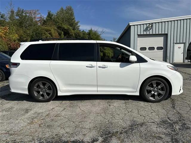 2019 Toyota Sienna SE 8 Passenger 2019 Toyota Sienna SE 8 Passenger