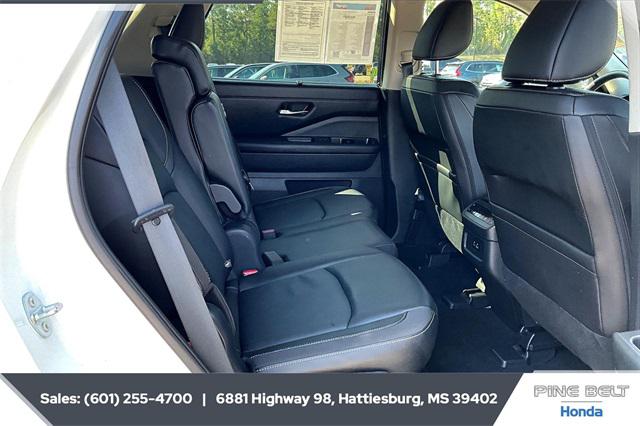 2023 Nissan Pathfinder SL 4WD