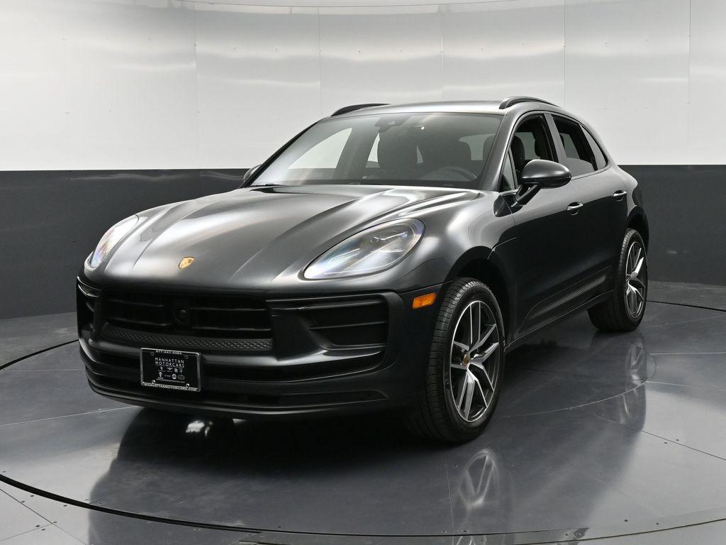 /2025 Porsche Macan