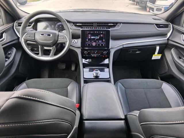 2025 Jeep Grand Cherokee Altitude X 4x2