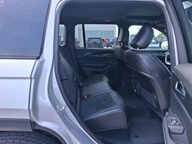 2025 Jeep Grand Cherokee Altitude X 4x2