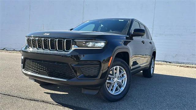 2025 Jeep Grand Cherokee GRAND CHEROKEE LAREDO X 4X4 2025 Jeep Grand Cherokee GRAND CHEROKEE LAREDO X 4X4