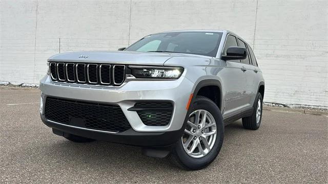 2025 Jeep Grand Cherokee GRAND CHEROKEE LAREDO X 4X4 2025 Jeep Grand Cherokee GRAND CHEROKEE LAREDO X 4X4