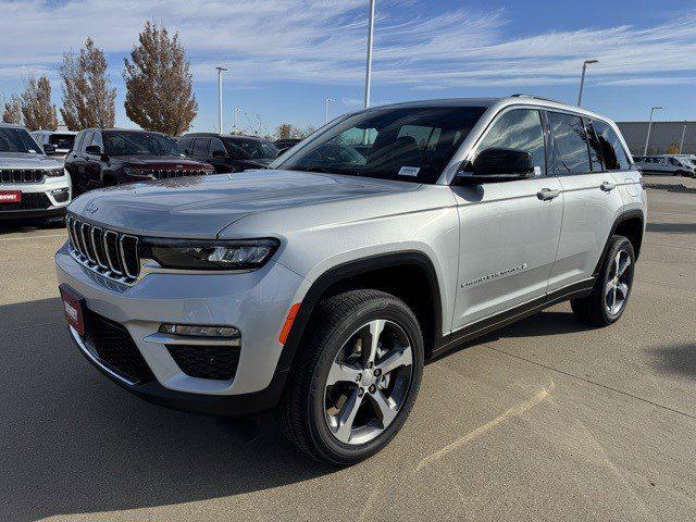 2025 Jeep Grand Cherokee GRAND CHEROKEE LIMITED 4X4 2025 Jeep Grand Cherokee GRAND CHEROKEE LIMITED 4X4