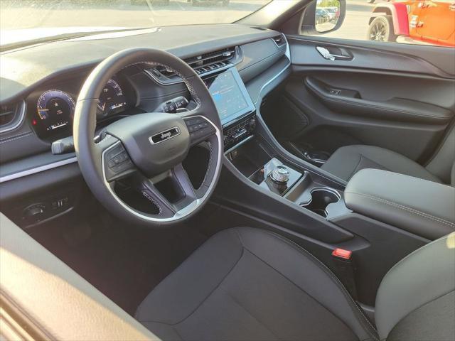 2025 Jeep Grand Cherokee GRAND CHEROKEE LAREDO X 4X2