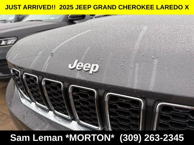 2025 Jeep Grand Cherokee GRAND CHEROKEE LAREDO X 4X4