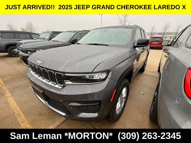 2025 Jeep Grand Cherokee GRAND CHEROKEE LAREDO X 4X4