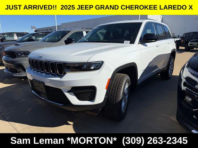 2025 Jeep Grand Cherokee GRAND CHEROKEE LAREDO X 4X4