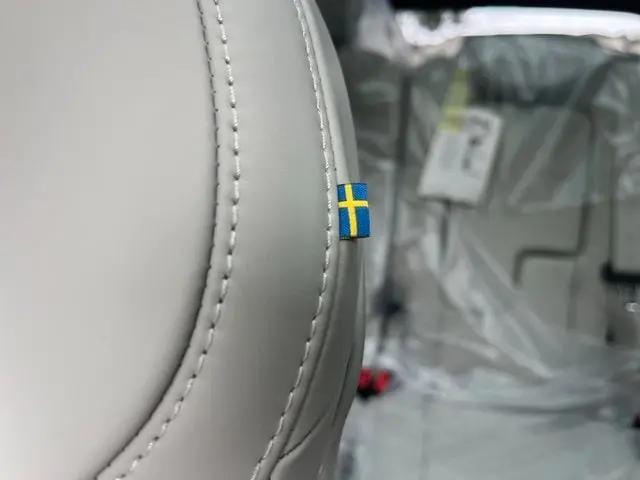 2026 Volvo XC90 Ultra, B6 AWD Gas (mild hybrid), Gasoline, Bright, 7 Seats