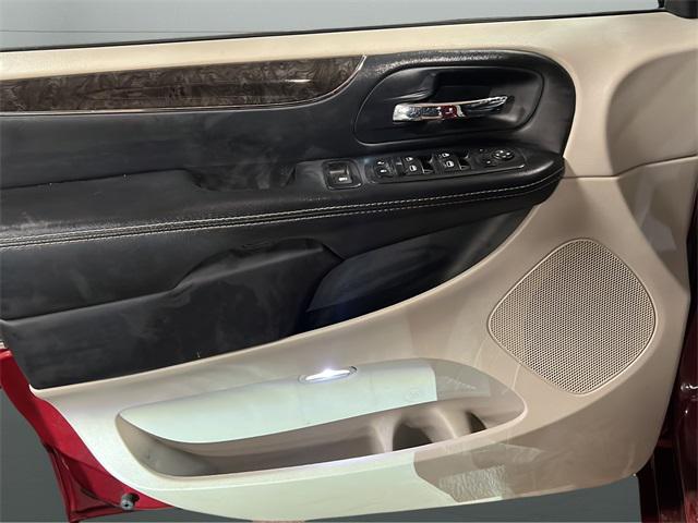 2016 Chrysler Town & Country Touring