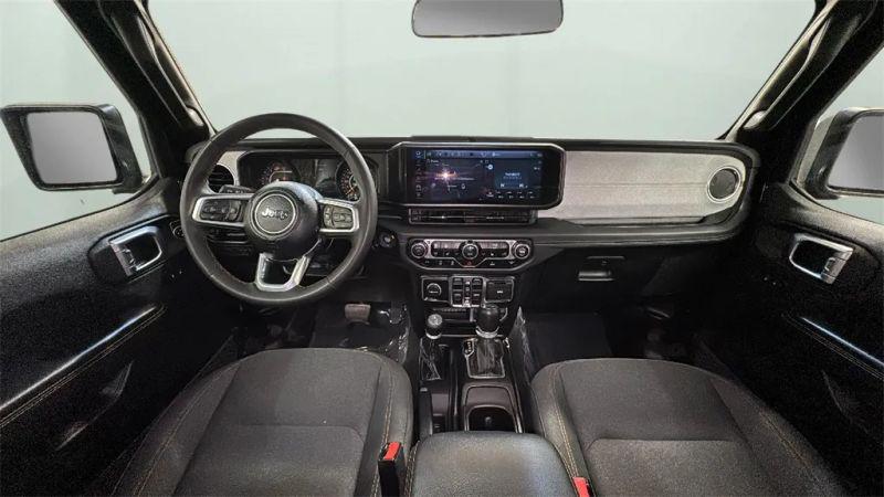 2024 Jeep Wrangler 4-Door Sahara 4x4