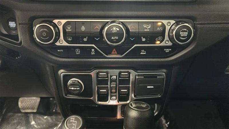 2024 Jeep Wrangler 4-Door Sahara 4x4