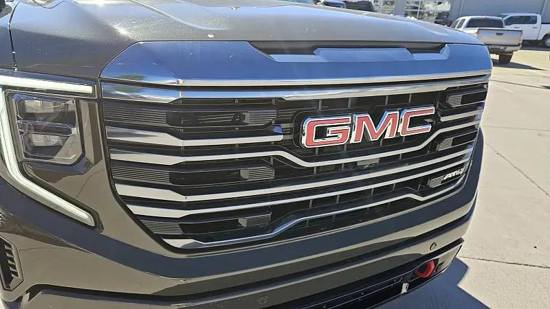 2024 GMC Sierra 1500 4WD Crew Cab Short Box AT4