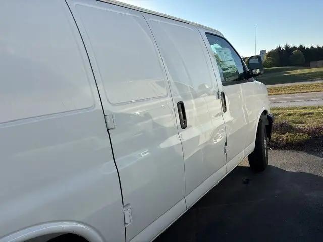 2025 Chevrolet Express Cargo Van RWD 2500 Regular Wheelbase WT