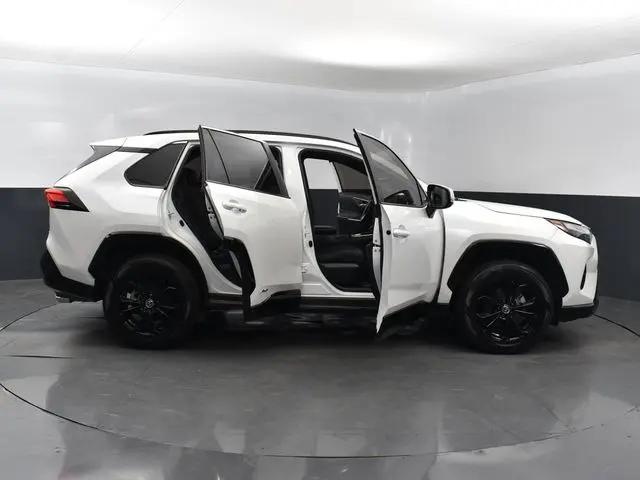 2023 Toyota RAV4 Hybrid SE