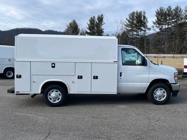 2026 Ford E-350 Cutaway Base