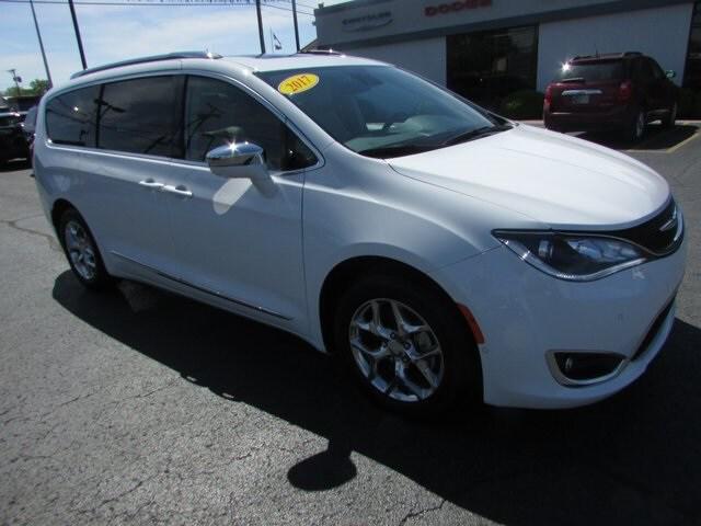 2017 Chrysler Pacifica Limited 2017 Chrysler Pacifica Limited