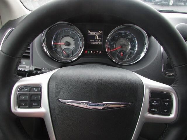 2016 Chrysler Town and Country Touring-L 2016 Chrysler Town and Country Touring-L