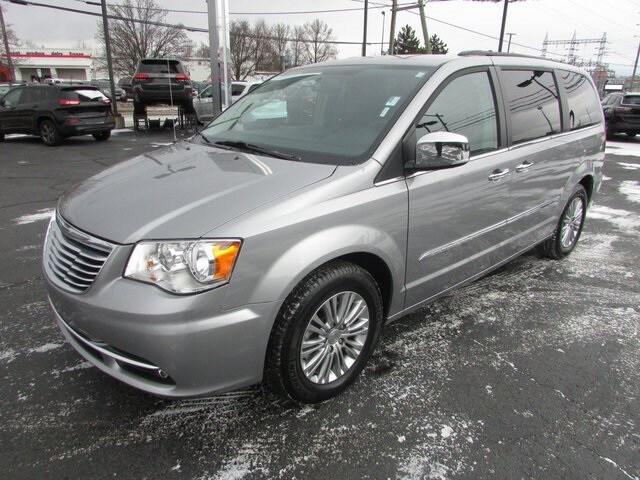 2016 Chrysler Town and Country Touring-L 2016 Chrysler Town and Country Touring-L