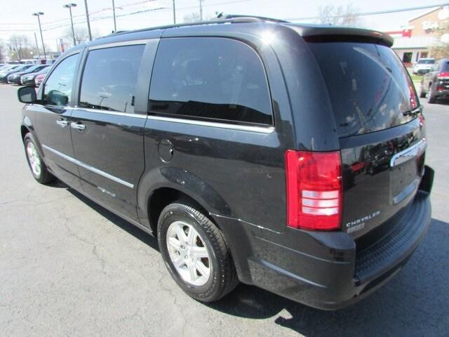 2009 Chrysler Town and Country Touring 2009 Chrysler Town and Country Touring