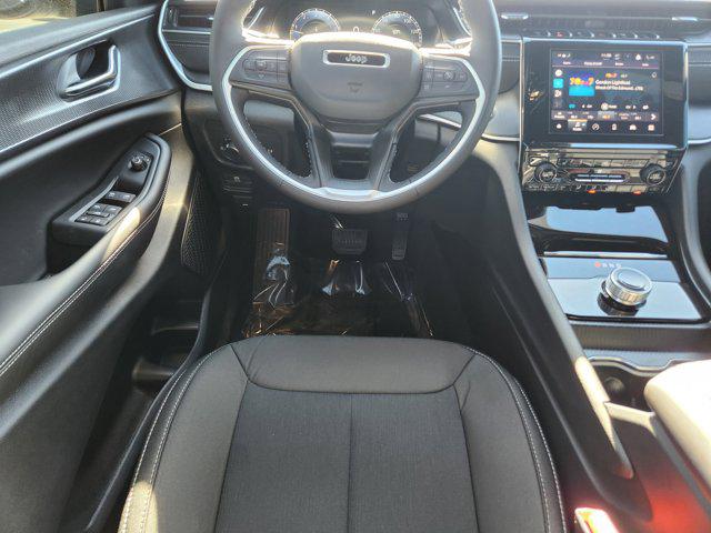 2025 Jeep Grand Cherokee Laredo X 4x4