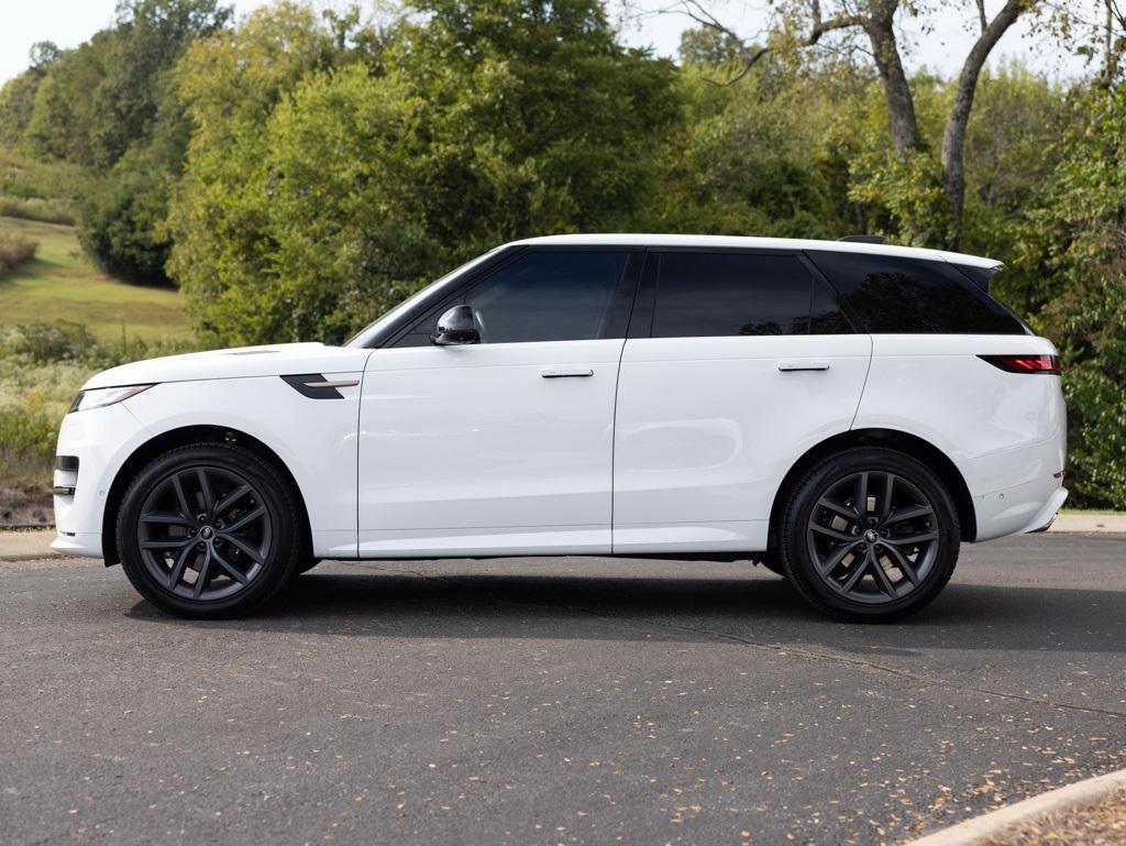 2023 Land Rover Range Rover Sport SE photo 4