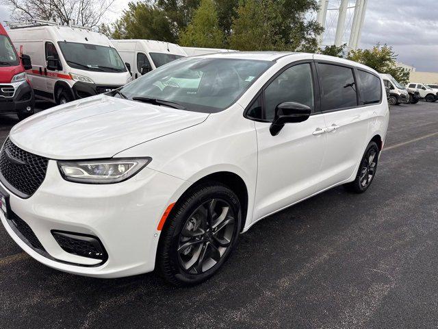 2026 Chrysler Pacifica PACIFICA SELECT AWD