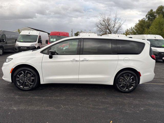 2026 Chrysler Pacifica PACIFICA SELECT AWD