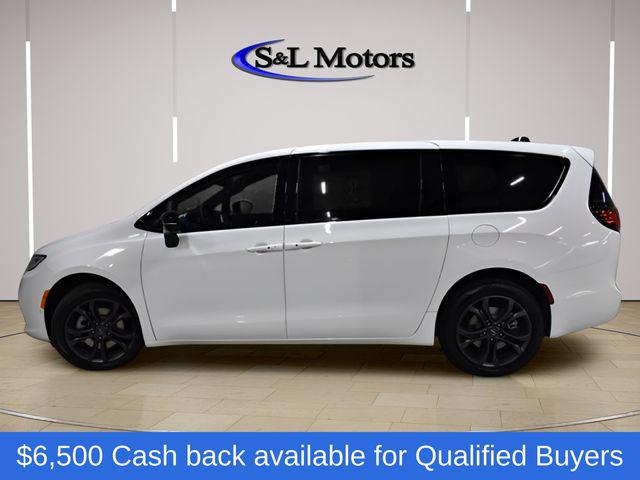 2026 Chrysler Pacifica Select AWD
