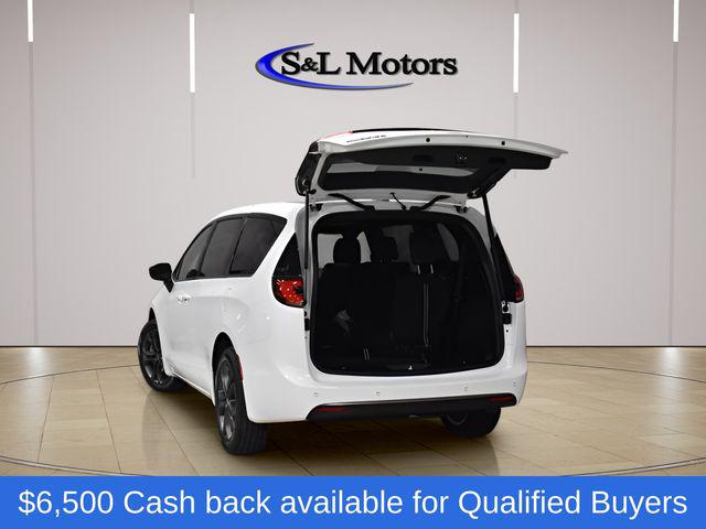 2026 Chrysler Pacifica Select AWD
