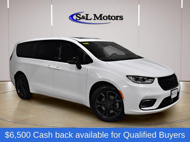 2026 Chrysler Pacifica Select AWD