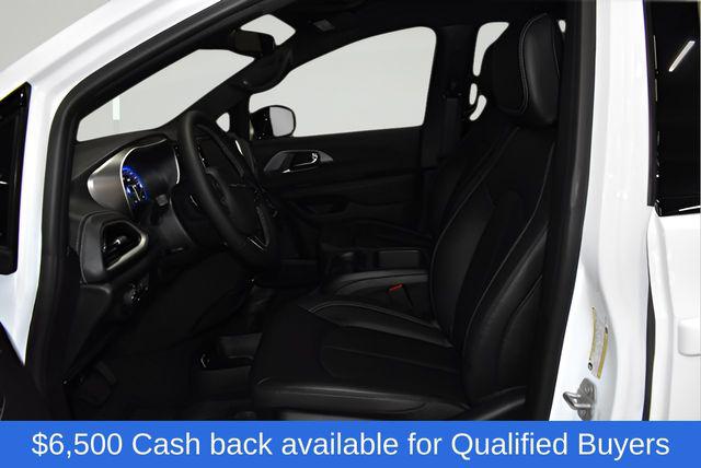 2026 Chrysler Pacifica Select AWD
