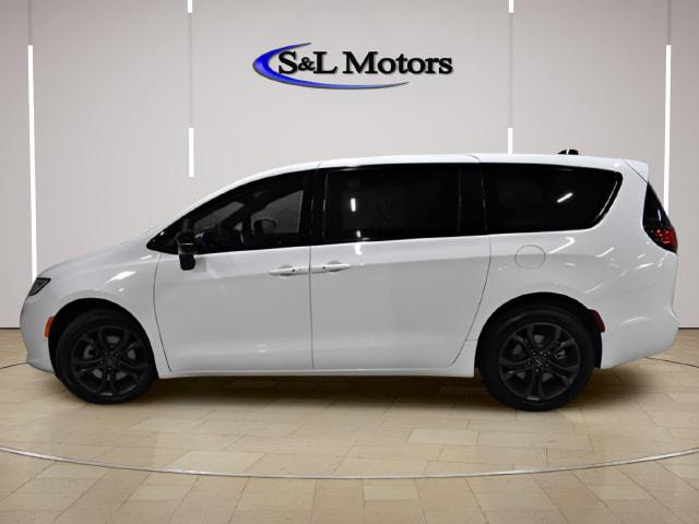 2026 Chrysler Pacifica Select AWD