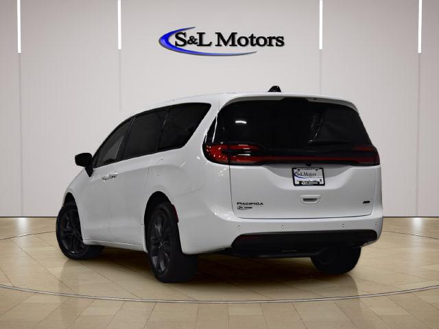 2026 Chrysler Pacifica Select AWD