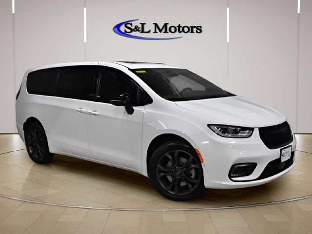 2026 Chrysler Pacifica Select AWD