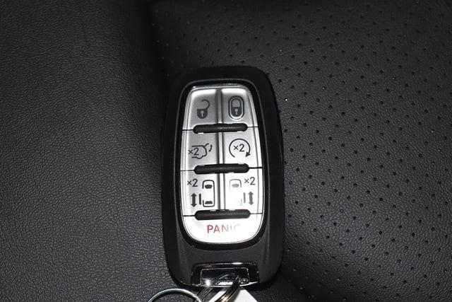2026 Chrysler Pacifica Select AWD