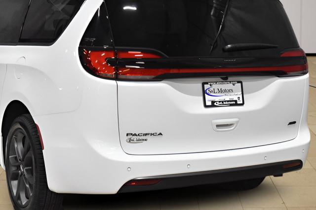2026 Chrysler Pacifica Select AWD