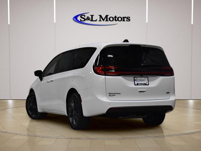 2026 Chrysler Pacifica Select AWD