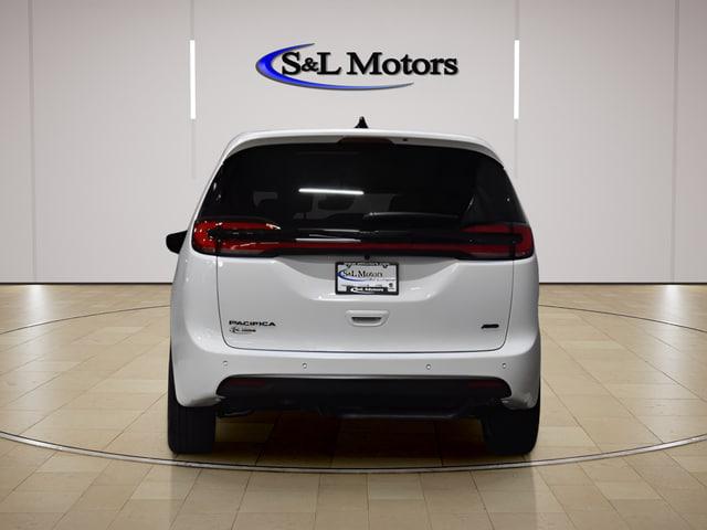 2026 Chrysler Pacifica Select AWD