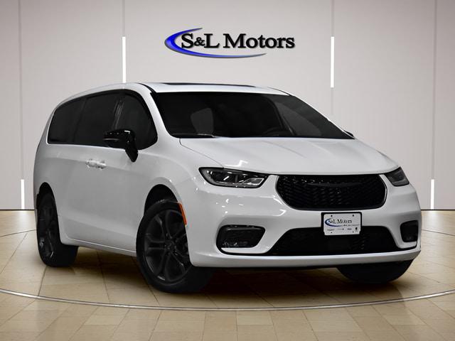 2026 Chrysler Pacifica Select AWD